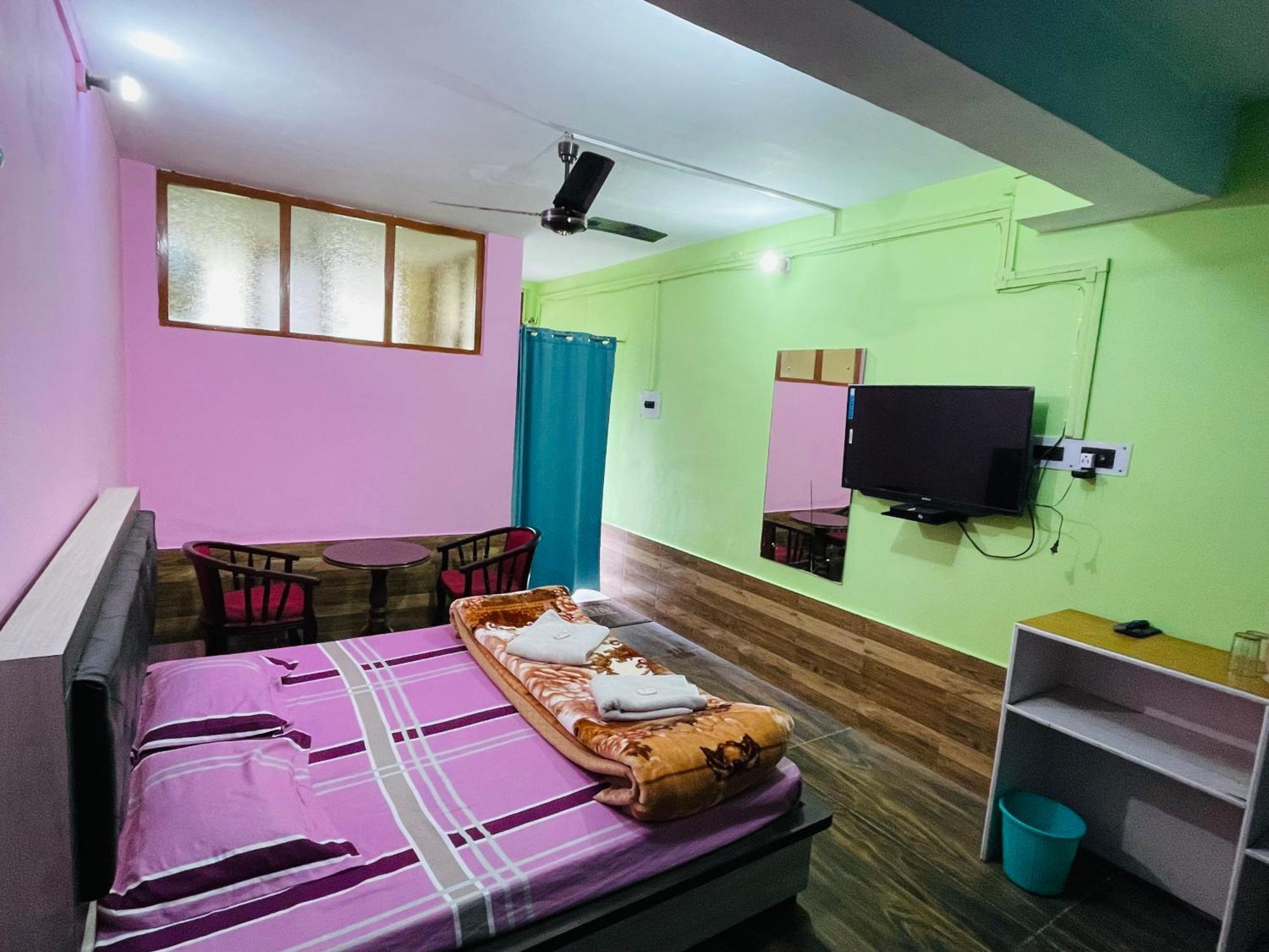 Hotel New Sahil Срінагар Екстер'єр фото